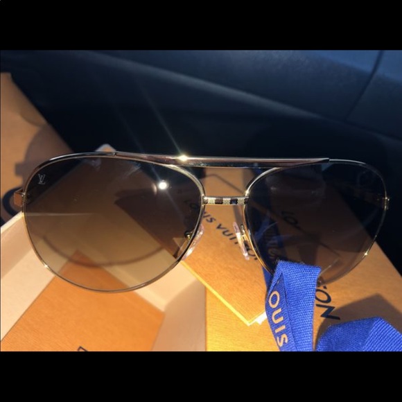 Attitude Pilot Gold U, Louis Vuitton - Picture 2 of 4